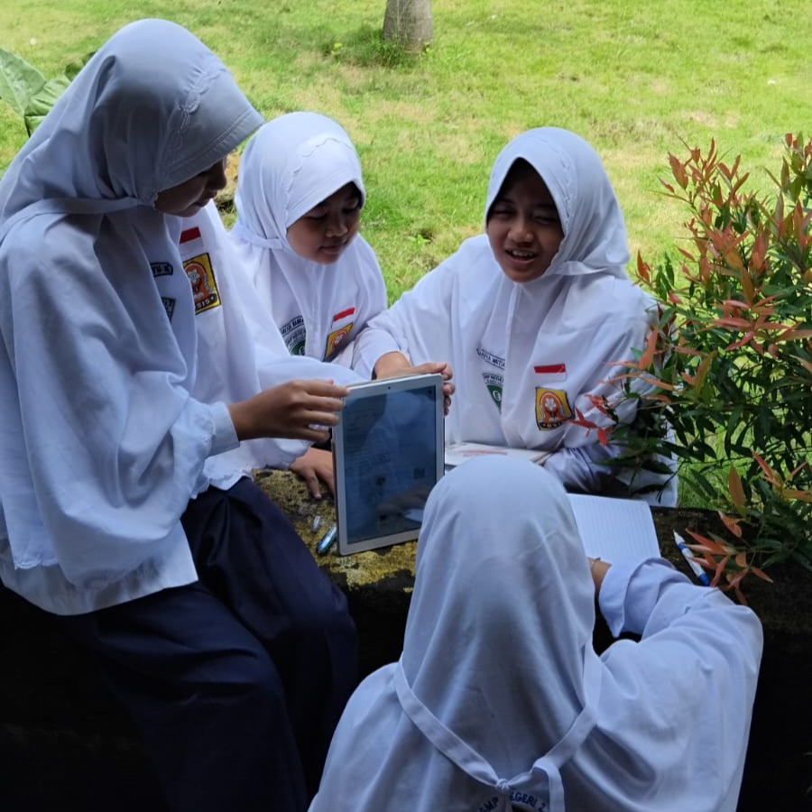 SEMPADA BERDASI (SMP Negeri 2 Pamekasan Belajar Berbasis Digitalisasi)